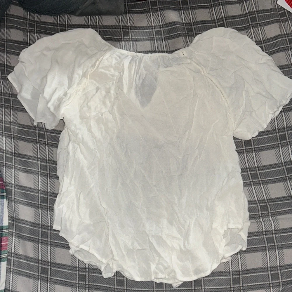White top - Picture 3 of 5